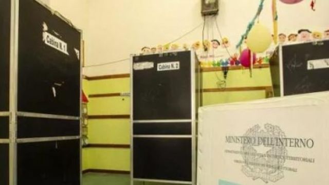 Urne chiuse, ha votato il 52,4% degli elettori in Sardegna: inizia la spoglio