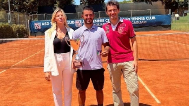 Italiani di seconda categoria di tennis a Cagliari, due scudetti in due giorni per Alessandro Ingarao