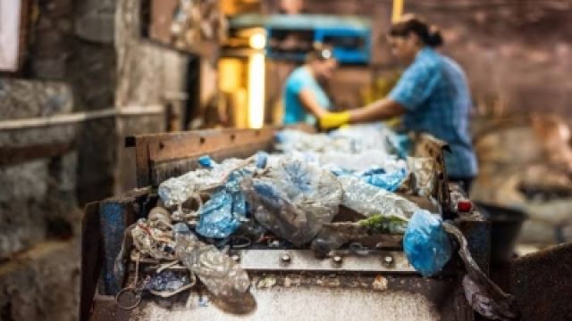 Ambiente: oltre 5,2 milioni di euro per ecocentri e recupero delle aree degradate dai rifiuti