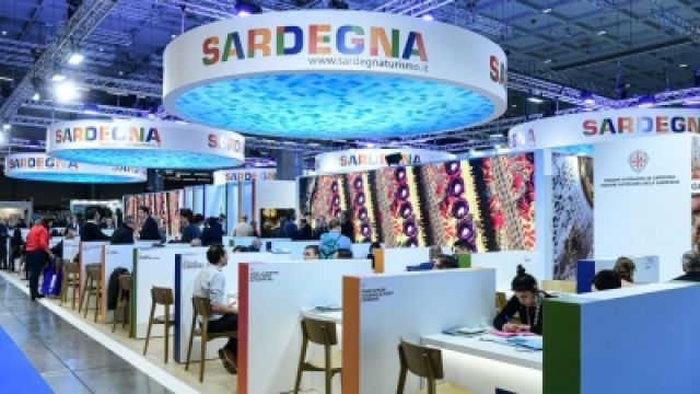 Turismo: la Sardegna protagonista al TTG 2026 di Rimini con i dati della stagione e un nuovo riconoscimento internazionale