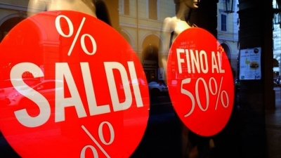 Commercio, al via dal 6 luglio, per 60 giorni, i saldi estivi