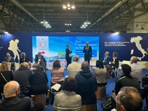 Turismo, a Milano alla fiera "Fa la cosa giusta" assessore Cuccureddu presenta l'edizione 2025 di "Noi camminiamo in Sardegna"