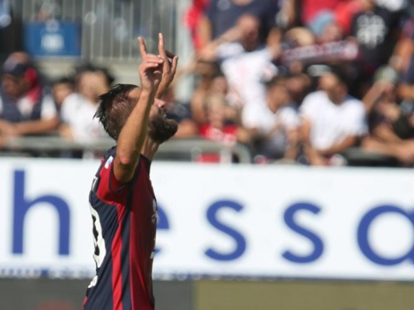 Pavoletti manda in estasi il Cagliari, Sassuolo ribaltato al 98'