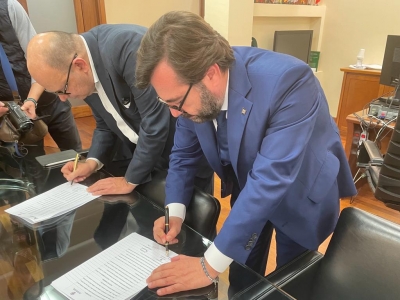 Continuit&agrave; territoriale, un "patto di amicizia" con Aeroitalia: tariffe agevolate per gli emigrati, tetto massimo per i non residenti e assunzioni per gli ex Meridiana e Air Italy