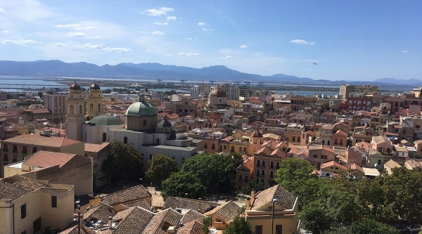 Centro storico di Cagliari: meno residenti, pi&ugrave; turismo e 1000 negozi in meno in 15 anni