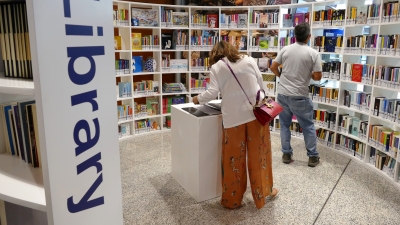 A Cagliari apre la biblioteca in aeroporto: è la prima in Italia