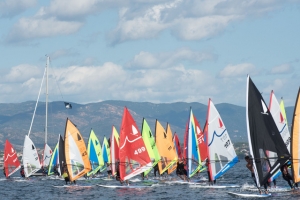 Da tutta Italia al Windsurfing Club Cagliari le colorate vele della Classe Windsurfer per il trofeo nazionale Gianfranco Gessa