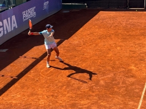 Primi incontri del tabellone principale dei campionati italiani di tennis al Tc Cagliari: avanti Bastoni, Leccisi, Profili, Fornaci, Borriello e Pavia