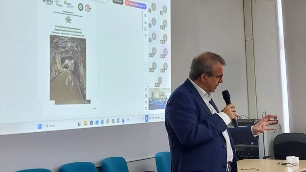 Monteponi, l&rsquo;assessore Cani all&rsquo;inaugurazione della Scuola Estiva sui giacimenti: &ldquo;Formazione e ricerca per trasformare il patrimonio minerario della Sardegna in opportunit&agrave; per il futuro&rdquo;