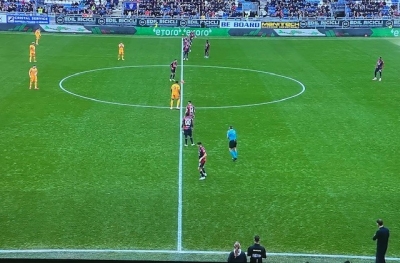 Calcio d'avvio di Cagliari-Pisa