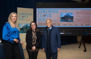 Cagliari, Una fase della presentazione del progetto. Da sinistra, la giornalista Rai, Cristiana Aime, Ilaria Portas e Gianni Aramu