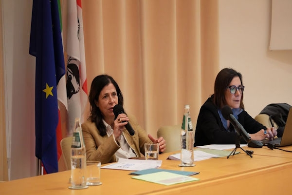 Presentato ad Olbia il Piano regionale dei servizi alla persona. La presidente Todde: "Un piano da 1,5 miliardi in tre anni per integrare sanit&agrave; e sociale"