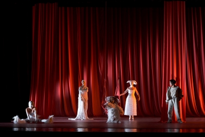 Una scena dello spettacolo della stagione del Teatro contemporaneo di Akr&ograve;ama