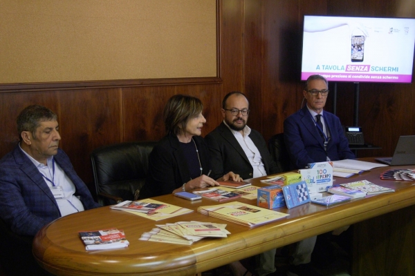 Telefoni in pausa, famiglie in dialogo: in Sardegna si va &ldquo;A tavola senza schermi&rdquo;
